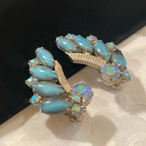 Vintage Jewelry - Vintage Hobè Crawler Earrings With Rhinestones